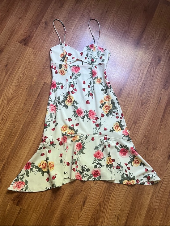NSR Dresses & Skirts - NWT Elegant Floral Mermaid Midi Dress